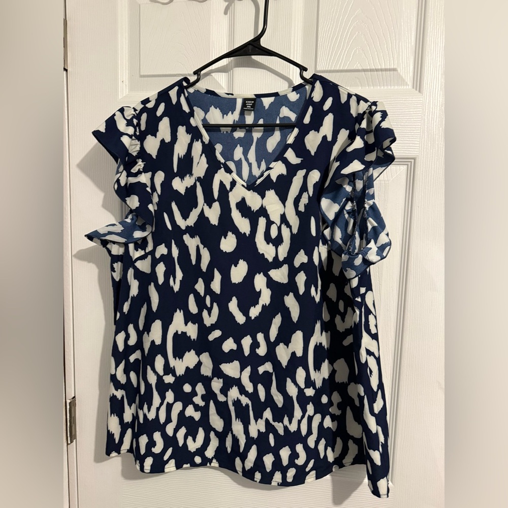 SHEIN Blue and White Patterned Top and Pants